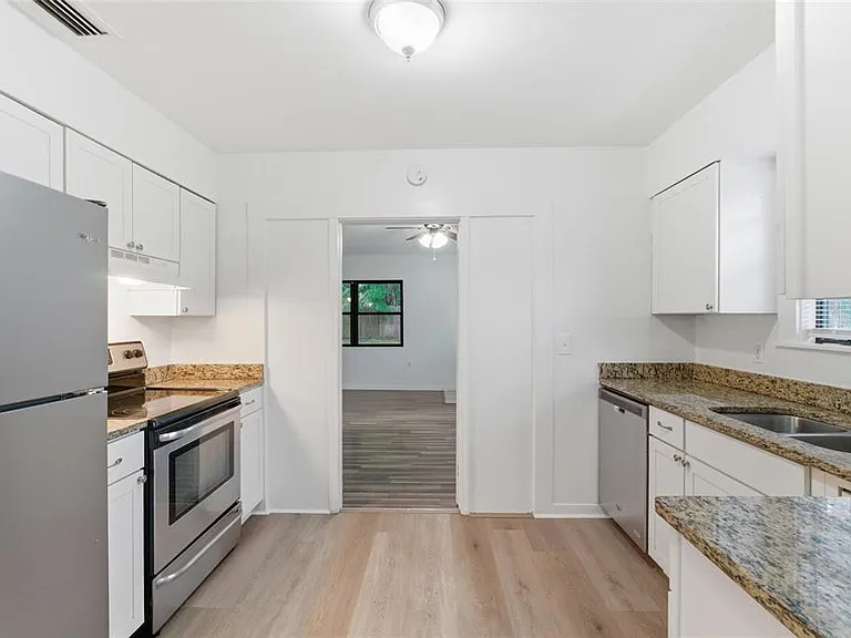 2206 Page Ave — Photo 10