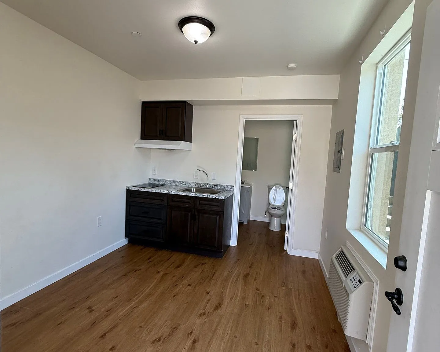 248 N 1st St — Photo 2