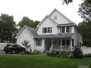 173 Hammond Ln, Centereach, NY 11720