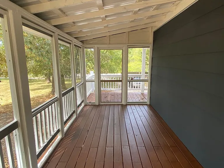 30 Vanderbilt Ln — Photo 3
