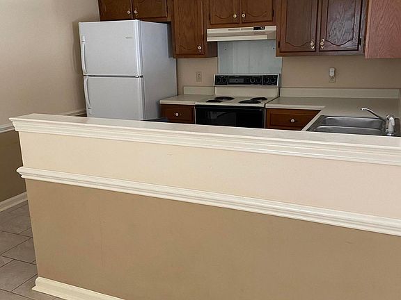 4th image of 380 Garden Walk N