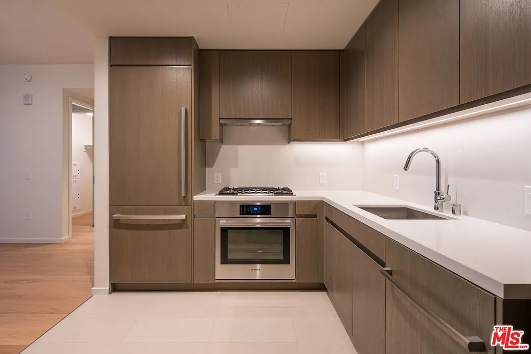 1 bed, 1.0 bath, 750 sqft, $3,100 — Photo 2