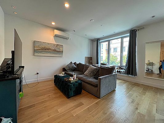 3rd image of 764 Bergen St #2R