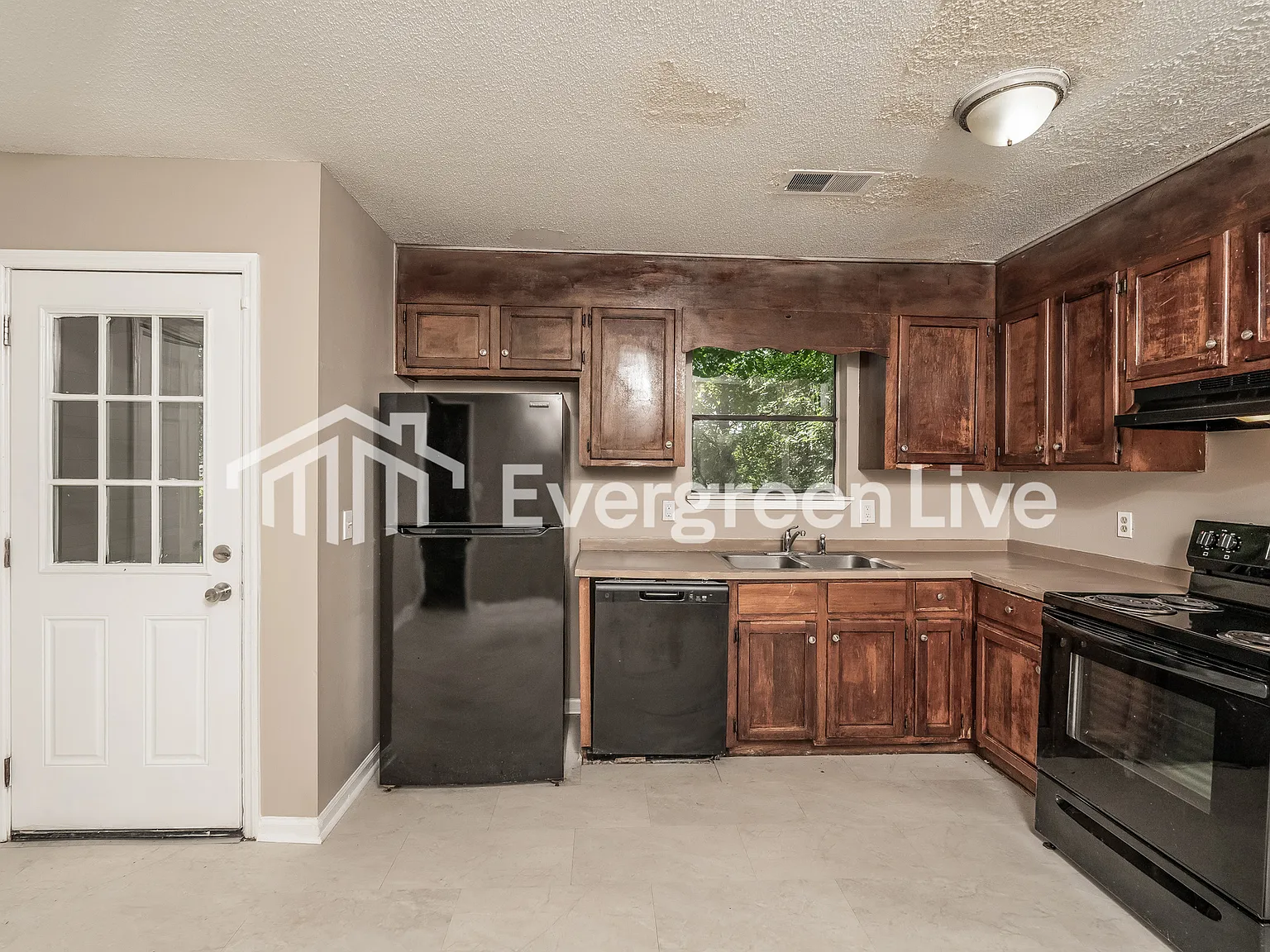 3 bed, 2.0 bath, 1168 sqft, $1,295 — Photo 3