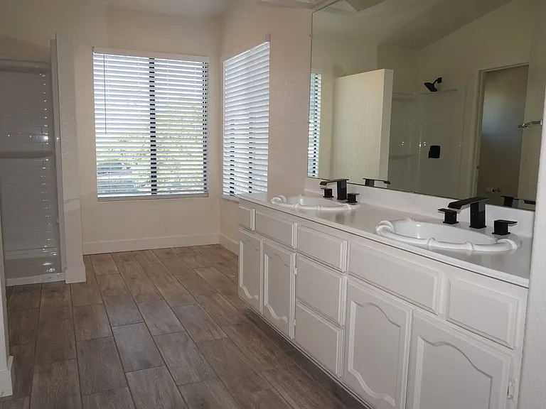 10386 Meadow Creek Dr — Photo 34