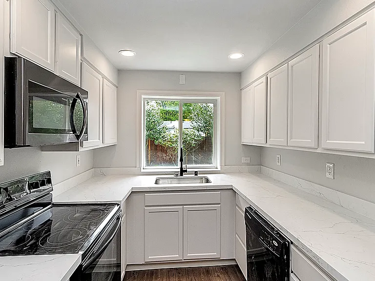 2325 Cherry Rd #B — Photo 7