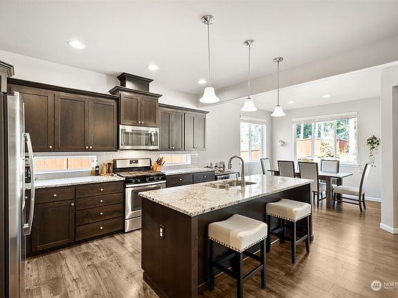 3rd image of 7608 50th Avenue NE