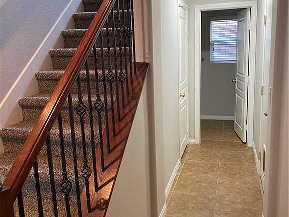 3rd image of 9051 Palomino Park Ct