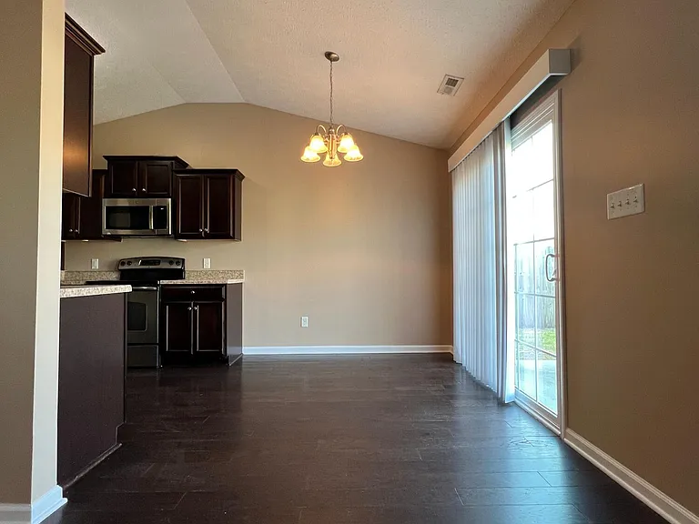 704 Radiant Dr — Photo 6