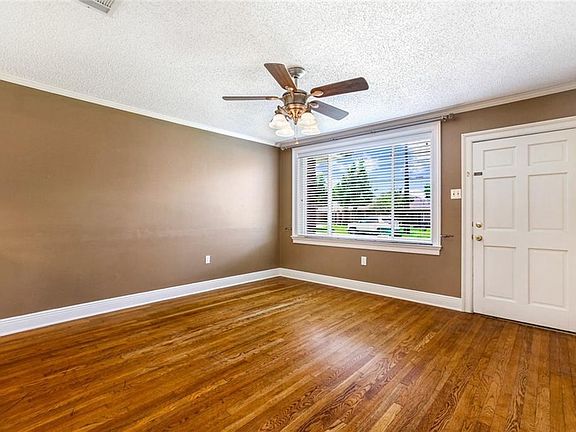 3rd image of 421 Avenue J