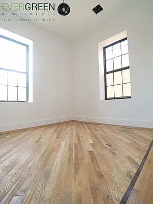 Rented by Evergreen Apartments BK | media 12