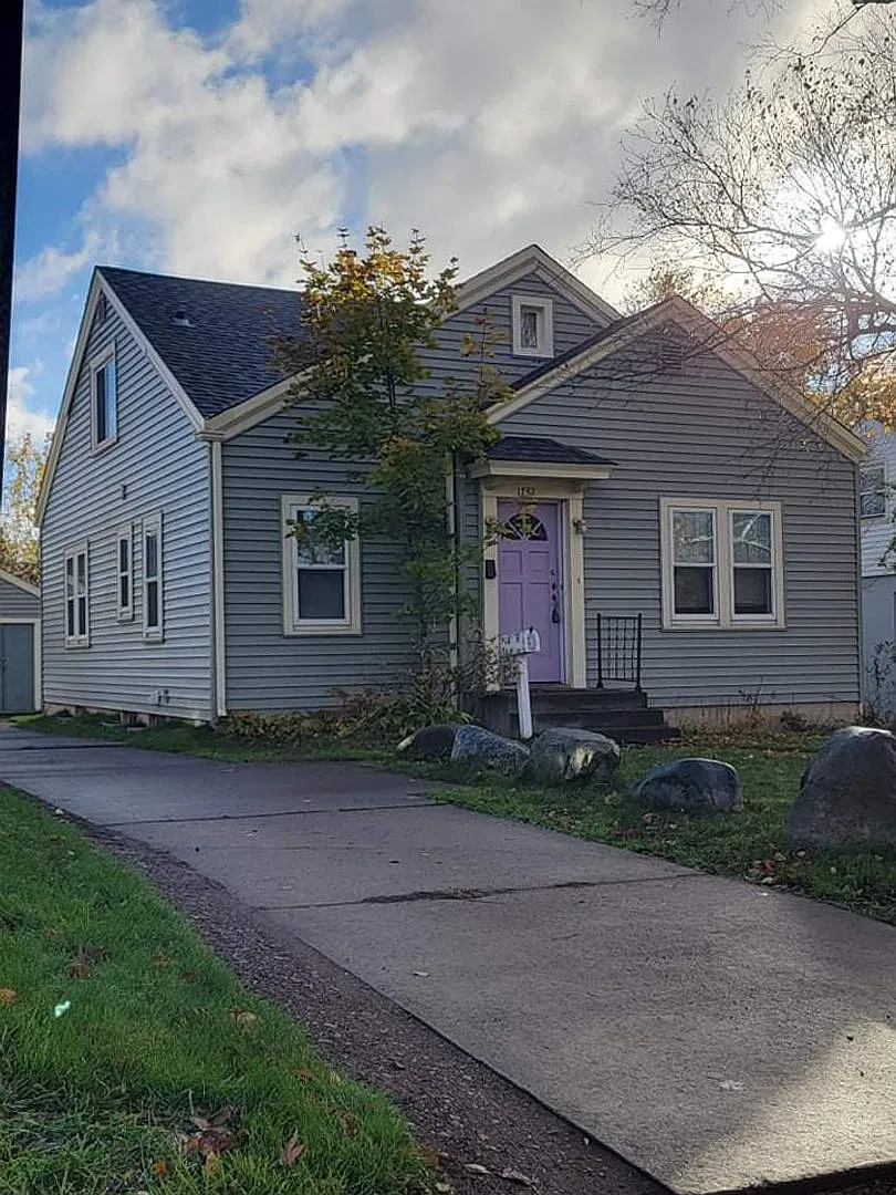 Duluth, MN - 4 bedroom - 2 bathroom — Photo 1