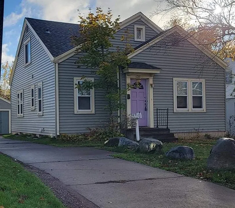 1732 Carver Ave