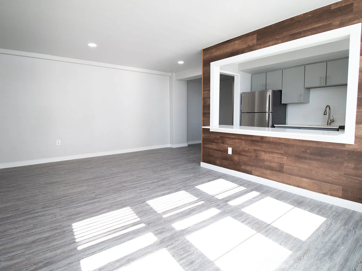 Mayflower Apartments — Photo 4