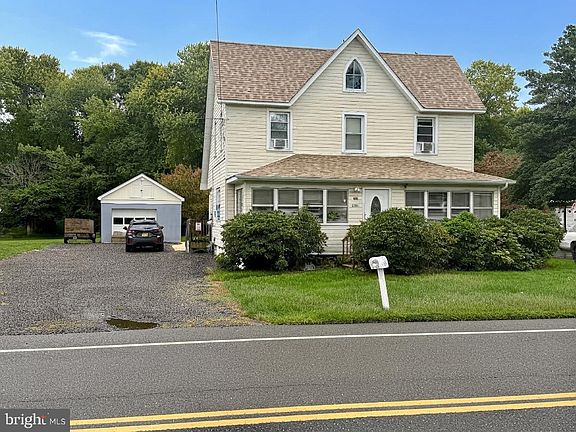 2nd image of 623 E Bay Ave