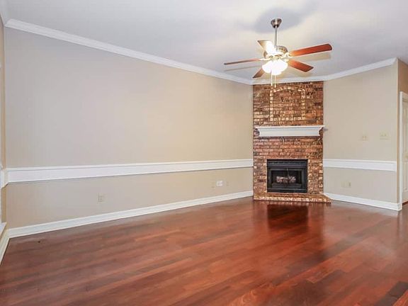 3rd image of 623 Knollwood Dr