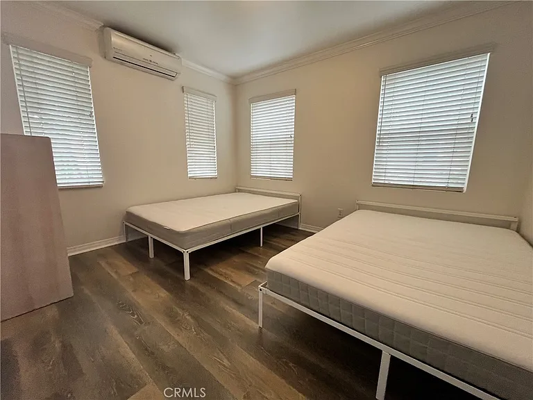 1800 Oak #318 — Photo 2