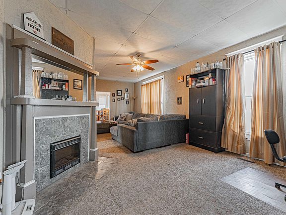 4th image of 403 W Delavan St