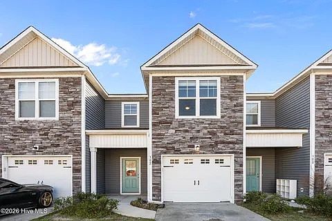1st image of 310 S Stingray Ln