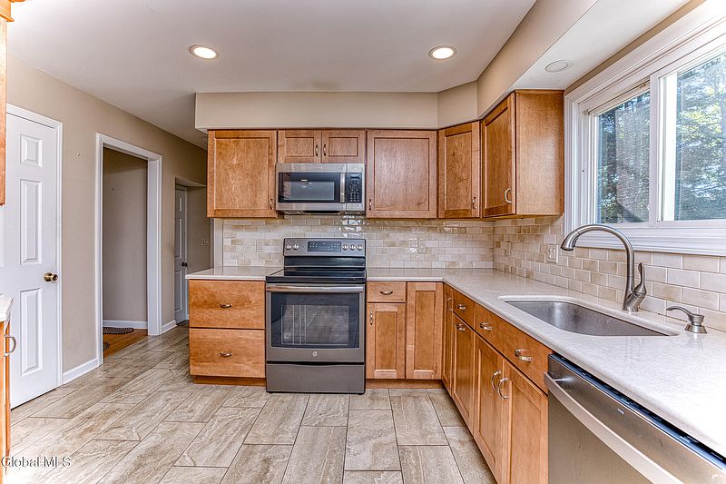 2nd image of 7 Gladwish Avenue