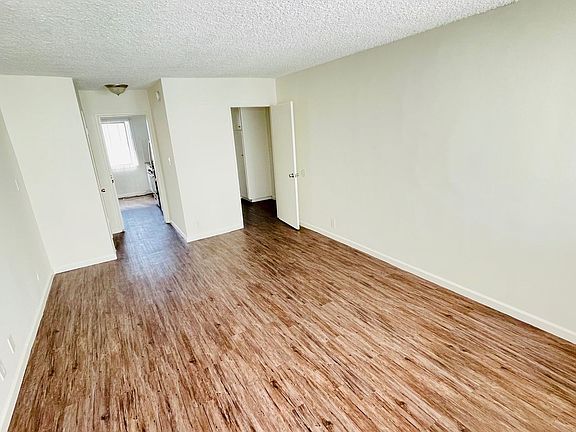2nd image of 933 N Wilcox Ave #6