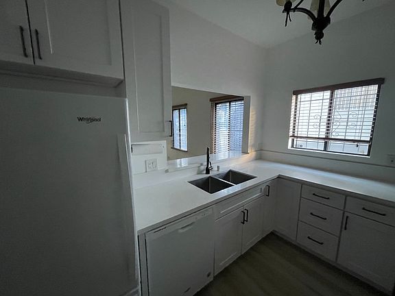 5th image of 1365 Edgecliffe Dr APT 1