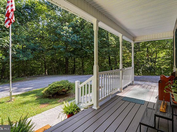 3rd image of 584 Red Hille Way