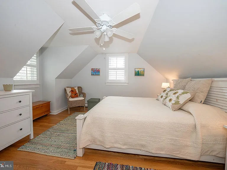533 Monument Ave — Photo 29