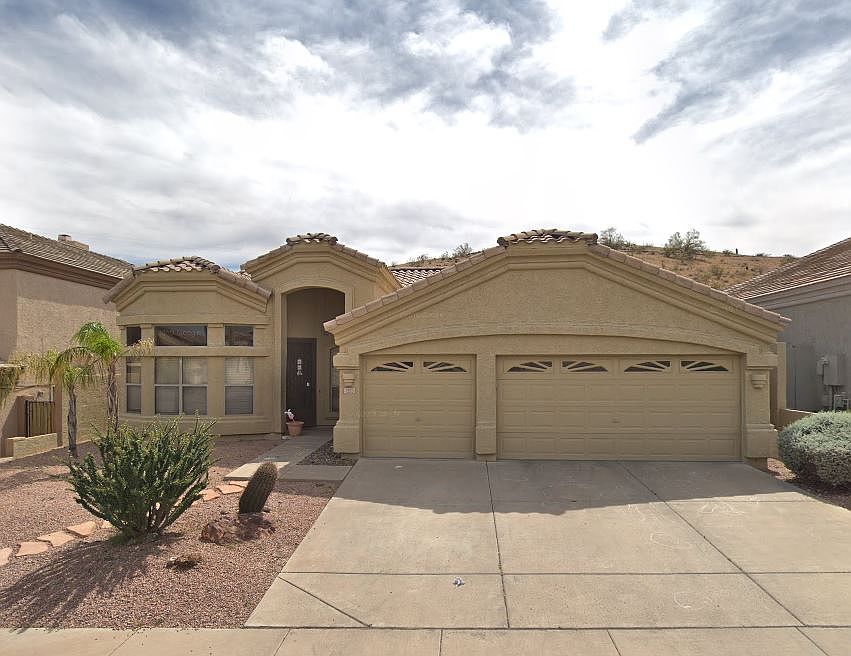 1st image of 1335 E Redwood Ln
