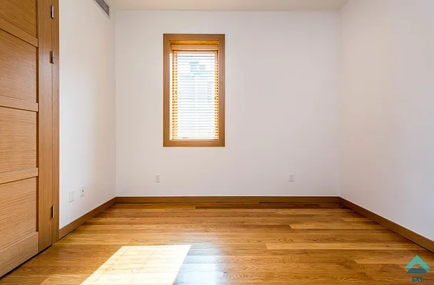 Rented by EXR | media 25