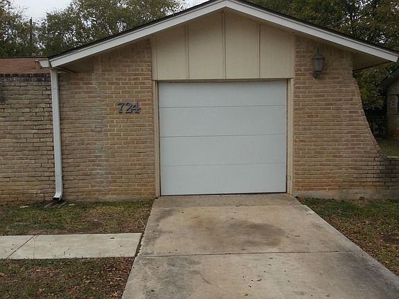 2nd image of 724 Rosewood Ave