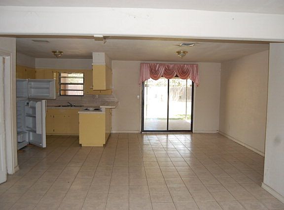 3rd image of 416 W Westway Ave