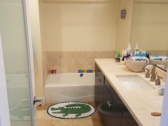 5th image of 304 S Elm Dr APT 106