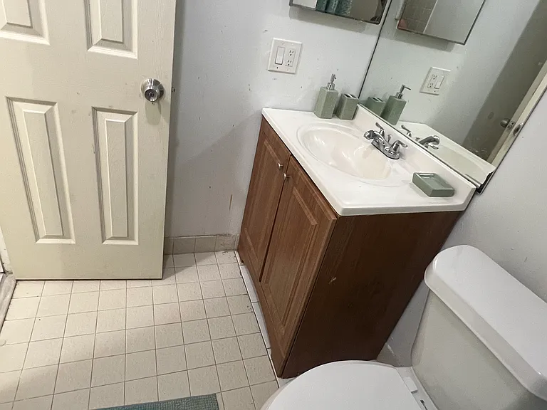 7956 Pembroke Rd — Photo 8