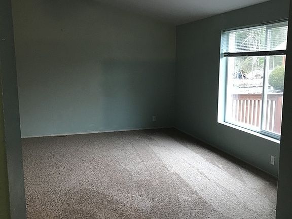 3rd image of 5015 320th St E