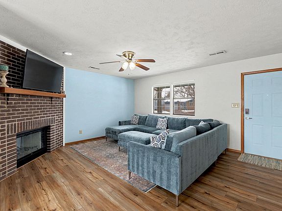 3rd image of 319 N Parkdale Ct