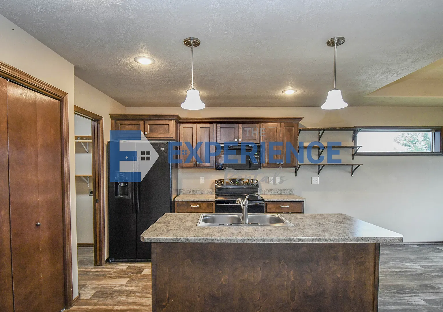 Northwest 3 Bed 3 bath Ranch Home For Rent! — Photo 2
