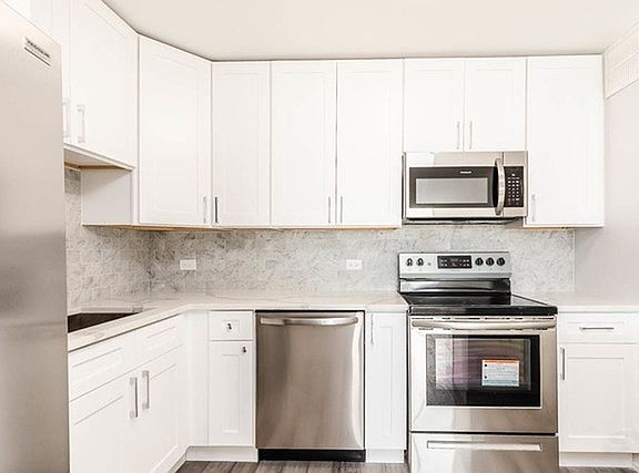 3rd image of 3930 N Pine Grove Ave APT 804