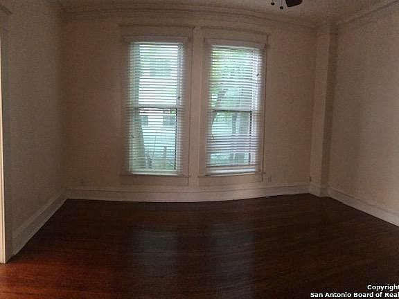 4th image of 207 Barrera St