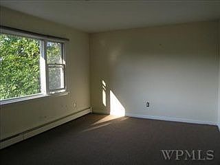5th image of 19 Lawrence Ave
