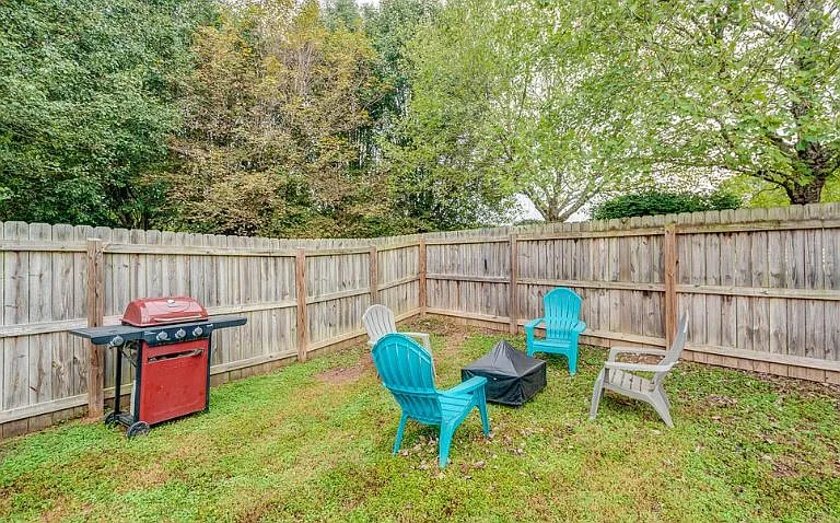 1018 Glastonbury Dr — Photo 17