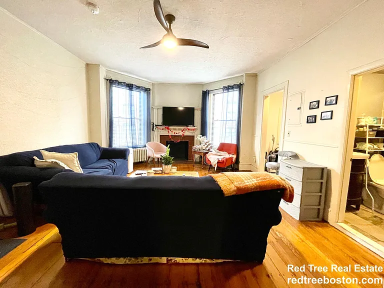 914 Beacon St #2 — Photo 4