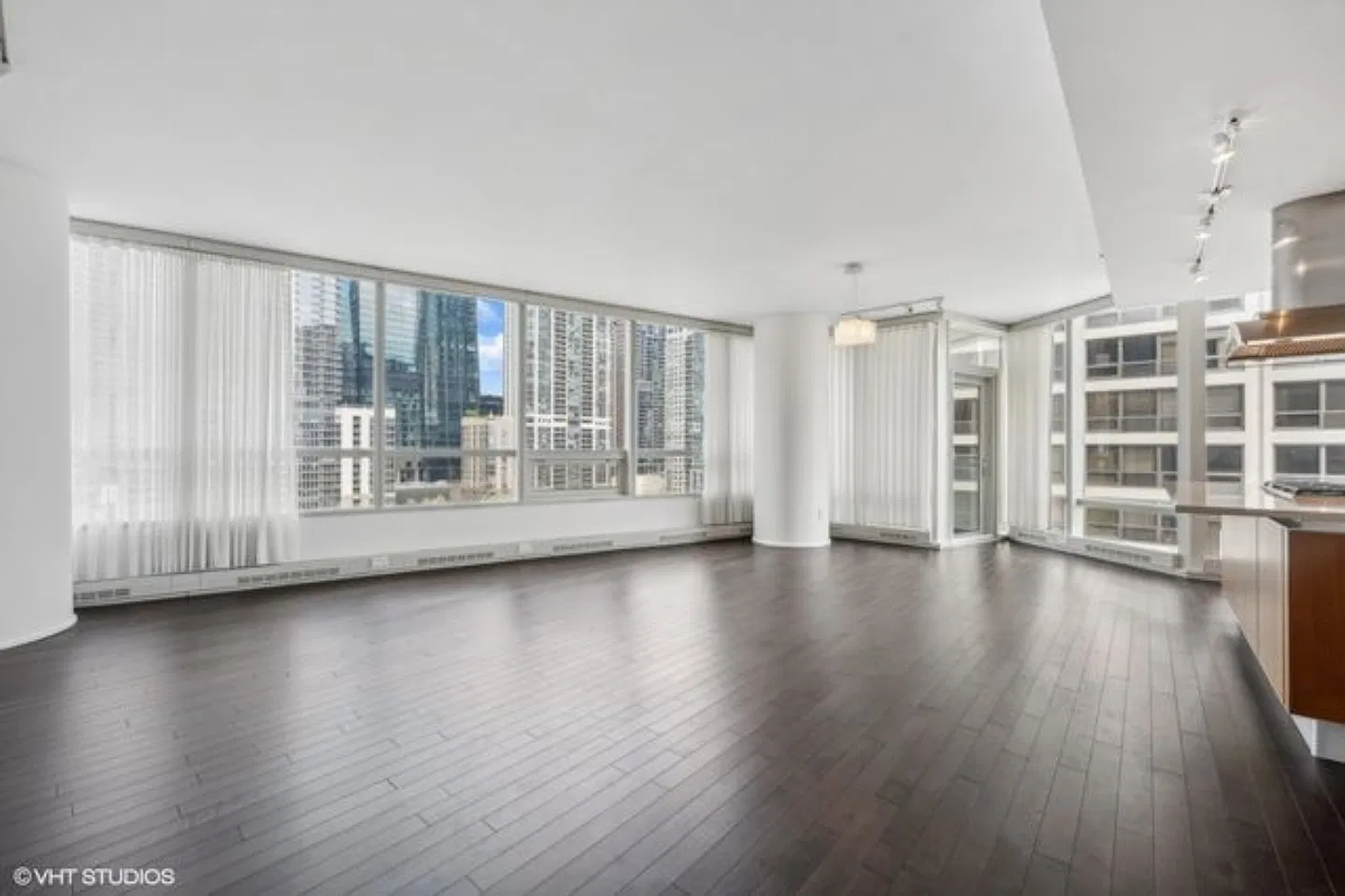 1 bed, 1.5 bath, 1337 sqft, $4,100 — Photo 4