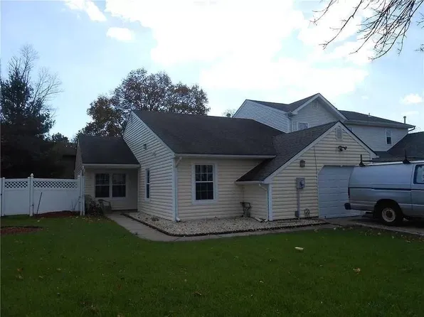 11 Karnell Ct, Edison, NJ 08820