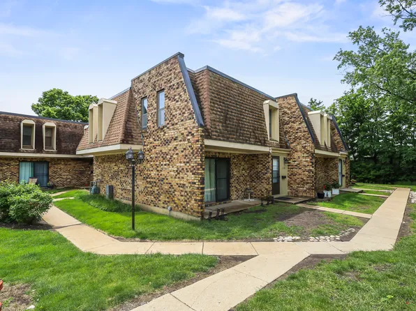 2130 Country Club Dr #2130, Woodridge, IL 60517