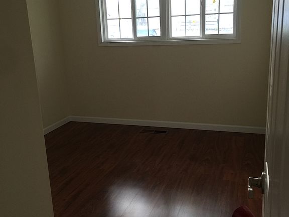 3rd image of 111 Eastland Dr