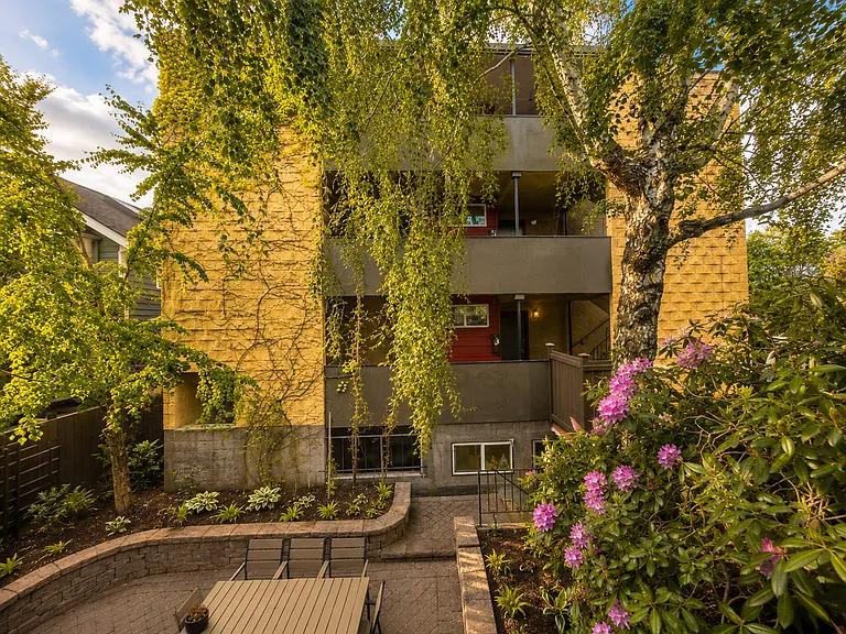 Barrett Square Apartments: Your Ideal Urban Home — Photo 28
