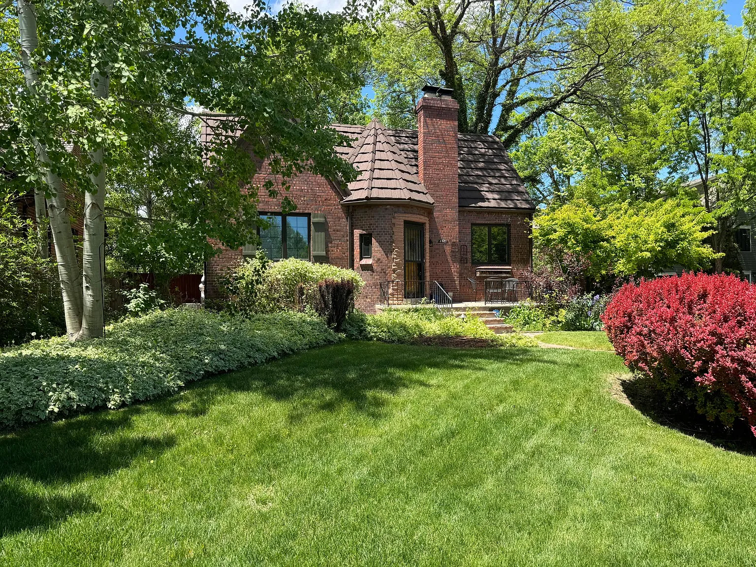 695 Ash St — Photo 3