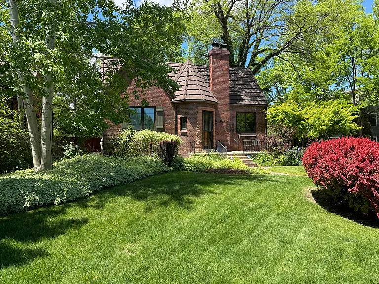 695 Ash St — Photo 3