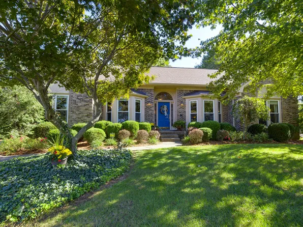 2601 Fallen Leaf Ct, Louisville, KY 40241